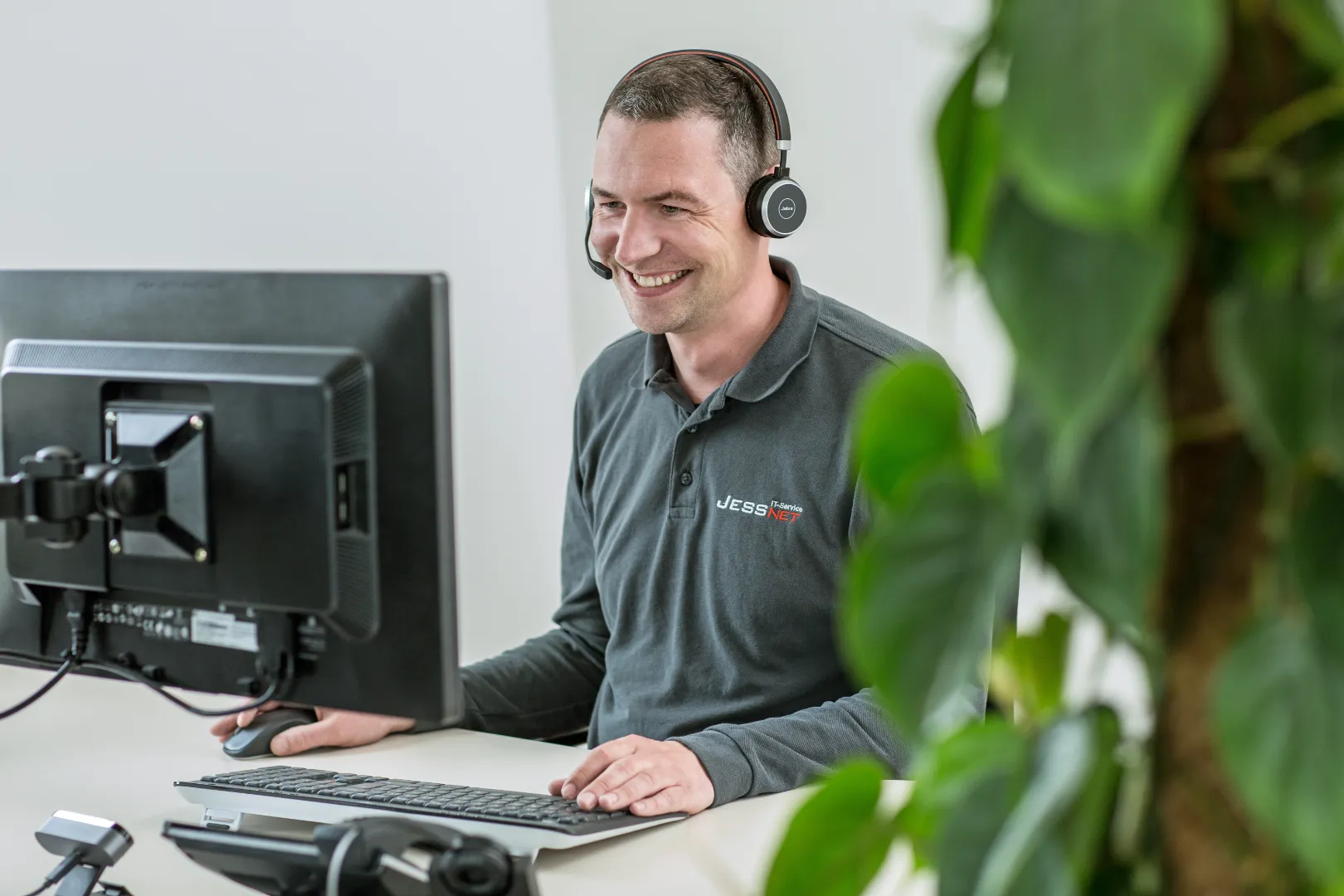 Berater bei JessNet am telefon